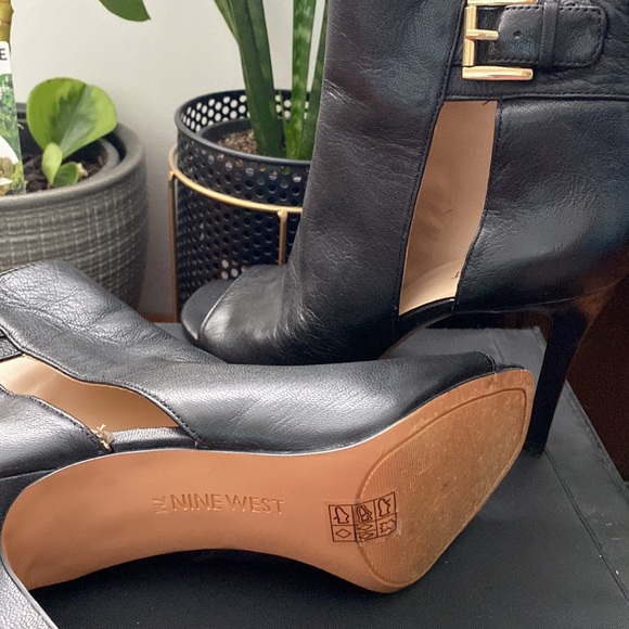 Ninewest black leather booties - Picture 3 of 6